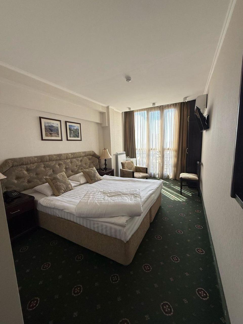 Shirak Hotel Jerevan Eksteriør billede