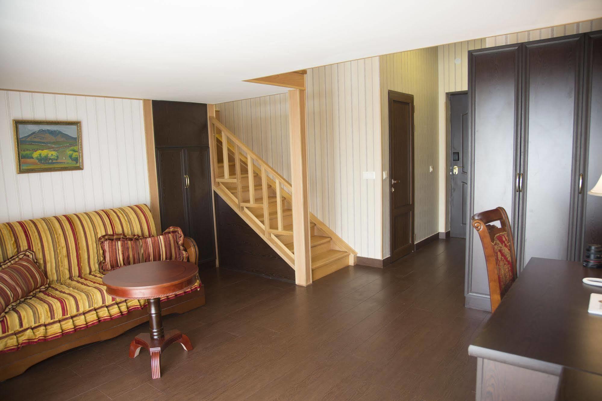 Shirak Hotel Jerevan Eksteriør billede