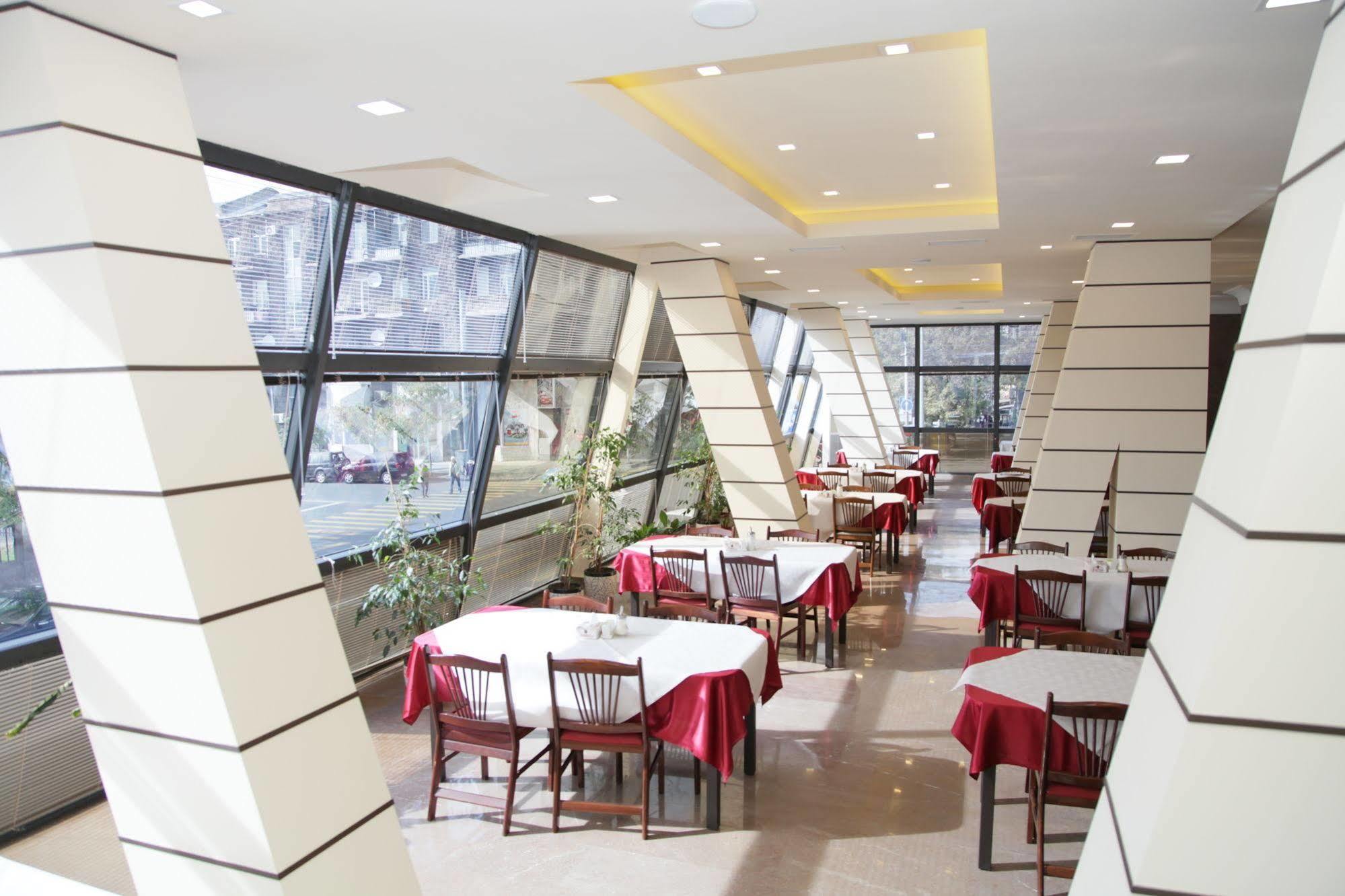 Shirak Hotel Jerevan Eksteriør billede